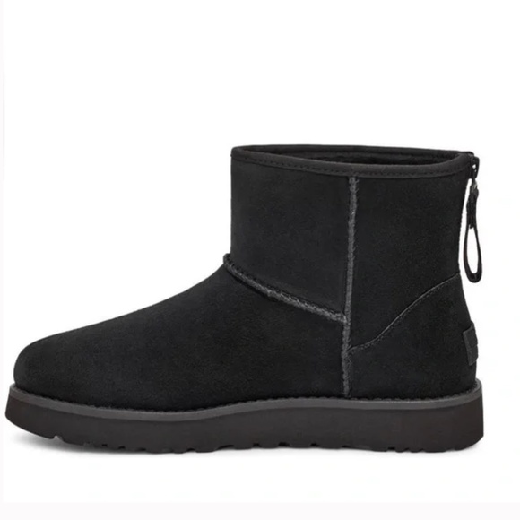 NIB $150 UGG Classic Mini Bootie in Black - size 7!